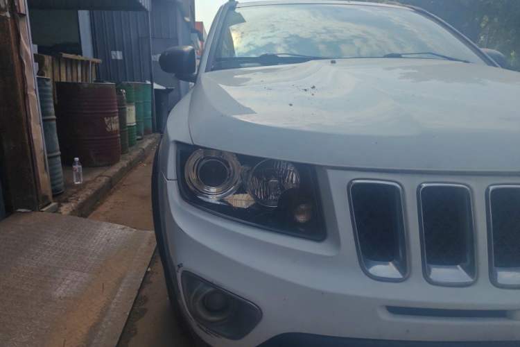 Used Jeep Compass 2013 2.0L two-wheel drive sport version Right Front Headlight