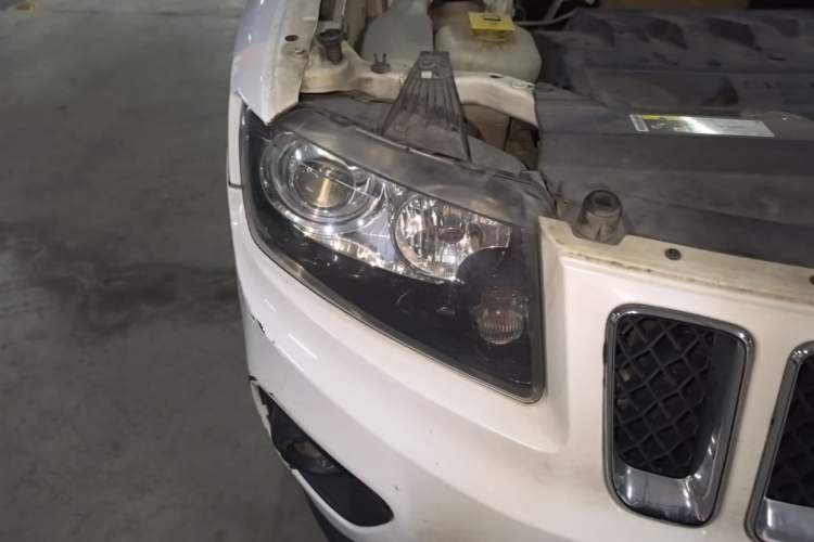 Used Jeep Compass 2013 2.0L two-wheel drive sport version Right Front Headlight