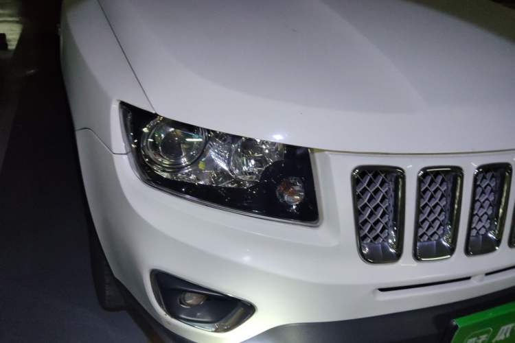 Used Jeep Compass 2013 2.0L two-wheel drive luxury version Right Front Headlight