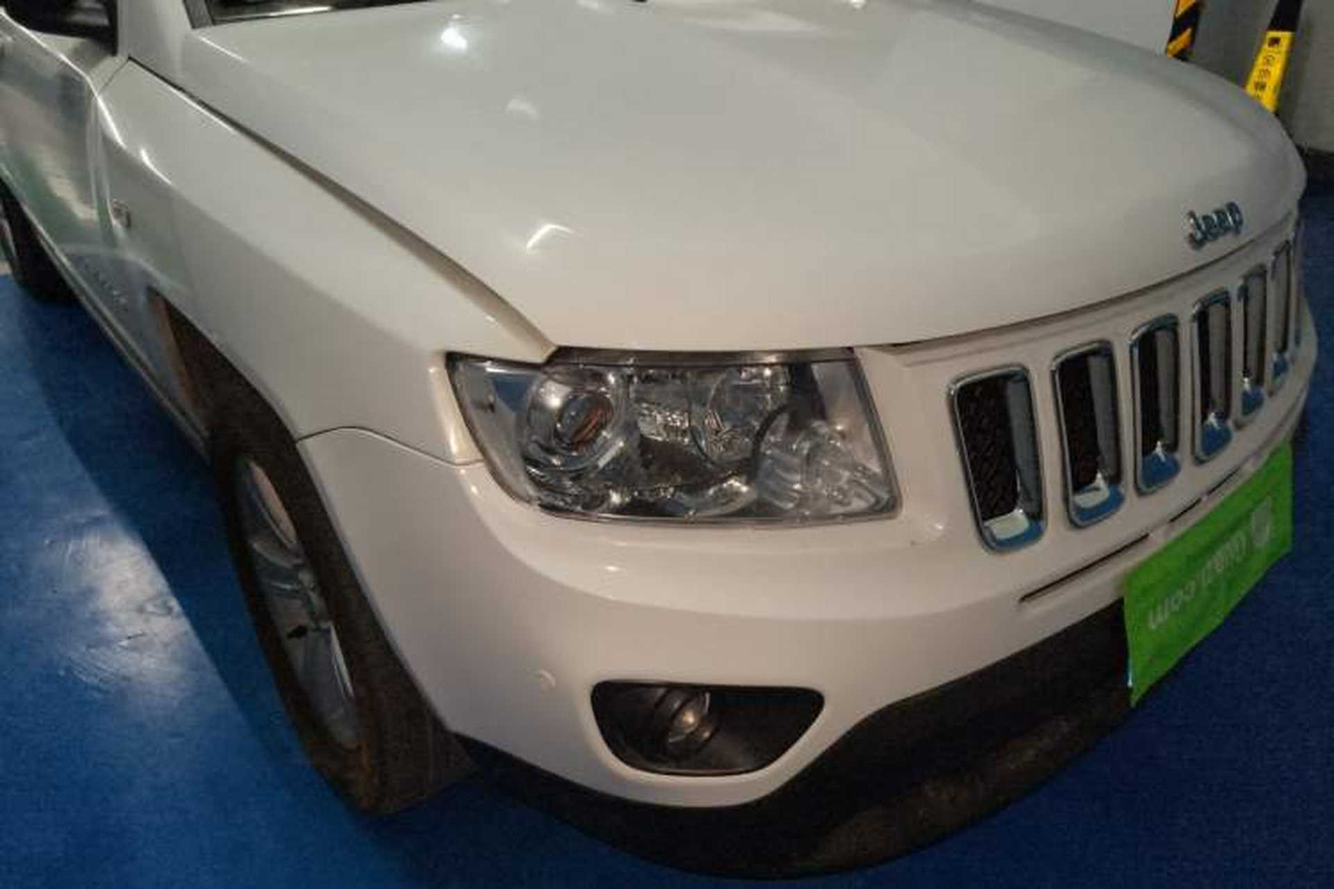 Used Jeep Compass 2013 2.4L four-wheel-drive sport version Right Front Headlight