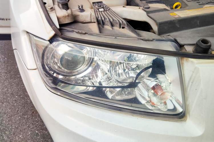 Used Jeep Compass 2013 2.4L four-wheel-drive sport version Right Front Headlight