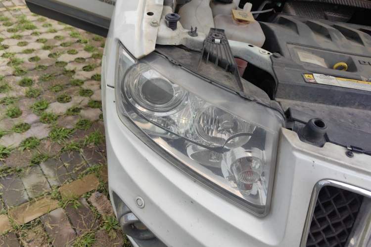 Used Jeep Compass 2013 2.4L four-wheel drive luxury version Right Front Headlight
