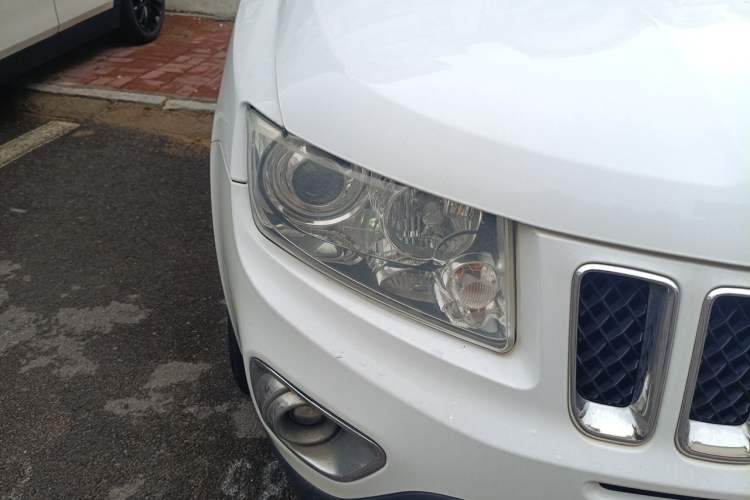 Used Jeep Compass 2013 2.4L four-wheel-drive sport version Right Front Headlight