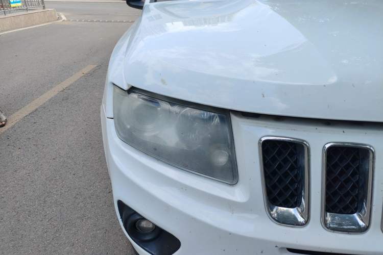 Used Jeep Compass 2013 2.4L four-wheel-drive sport version Right Front Headlight