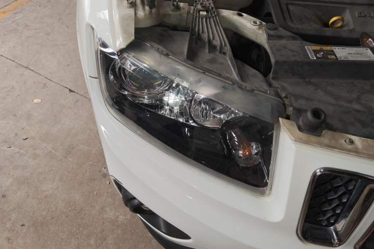 Used Jeep Compass 2013 2.0L two-wheel drive sport version Right Front Headlight