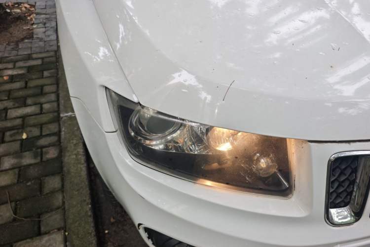 Used Jeep Compass 2013 2.4L four-wheel-drive sport version Right Front Headlight