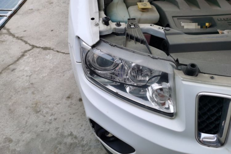 Used Jeep Compass 2013 2.4L four-wheel-drive sport version Right Front Headlight