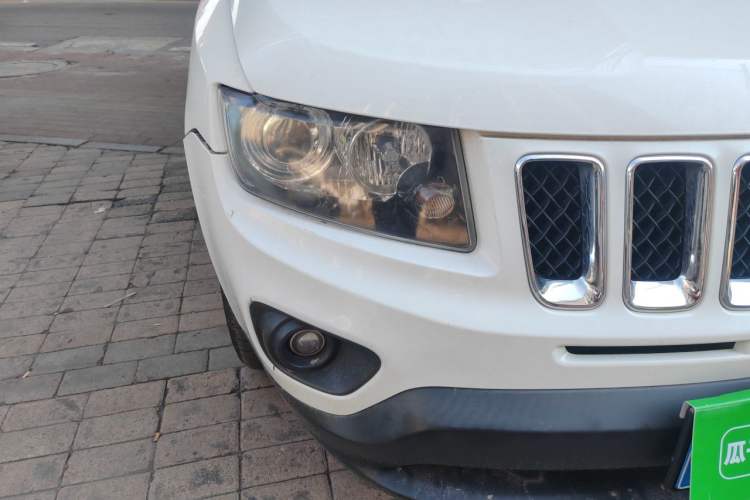 Used Jeep Compass 2013 2.4L four-wheel-drive sport version Right Front Headlight