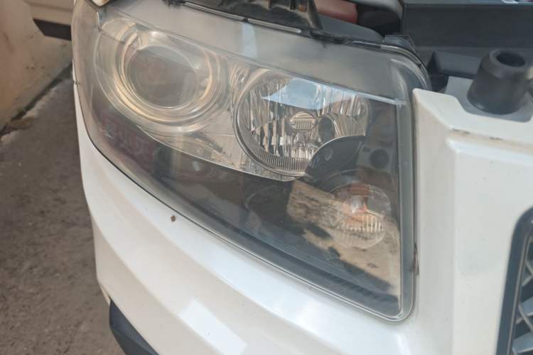 Used Jeep Compass 2013 2.4L four-wheel-drive sport version Right Front Headlight