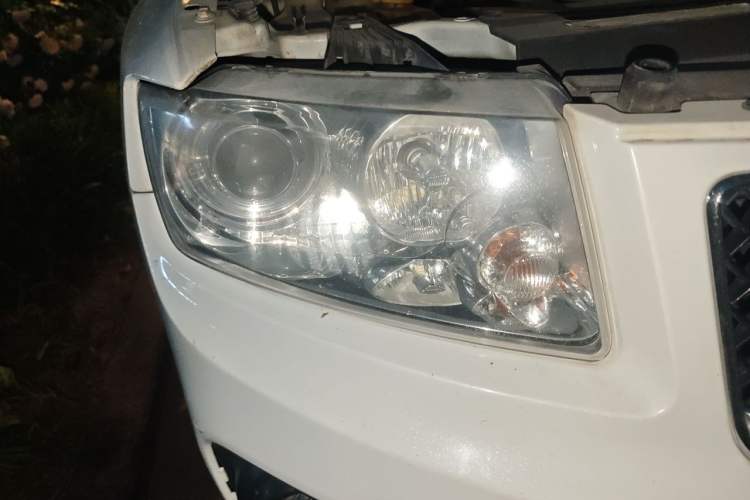 Used Jeep Compass 2013 2.4L four-wheel drive urban version Right Front Headlight