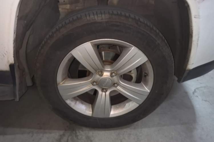 Used Jeep Compass 2013 2.0L two-wheel drive sport version Right Front Wheel Hub