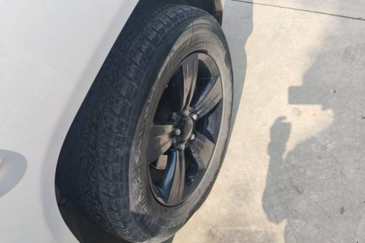 Used Jeep Compass 2013 2.4L four-wheel-drive sport version Right Front Wheel Hub