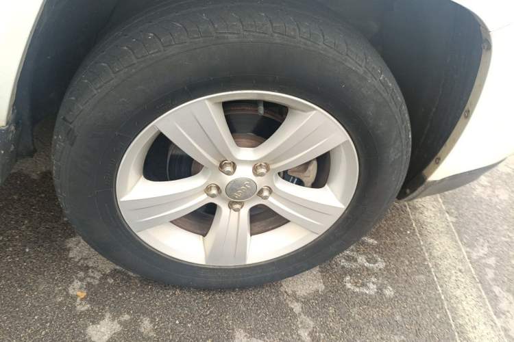 Used Jeep Compass 2013 2.4L four-wheel-drive sport version Right Front Wheel Hub