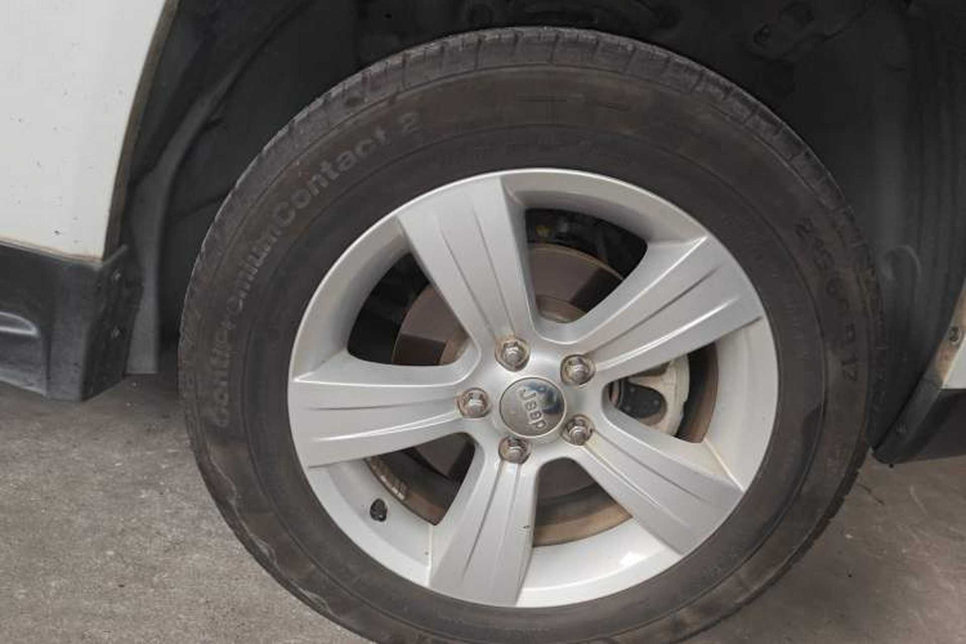 Used Jeep Compass 2013 2.0L two-wheel drive sport version Right Front Wheel Hub