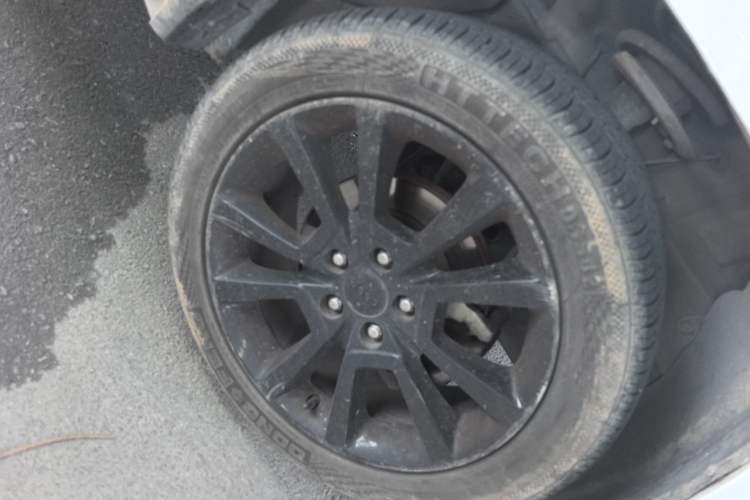 Used Jeep Compass 2013 2.4L Four-wheel Drive Black Edition with Navigation Right Front Wheel Hub