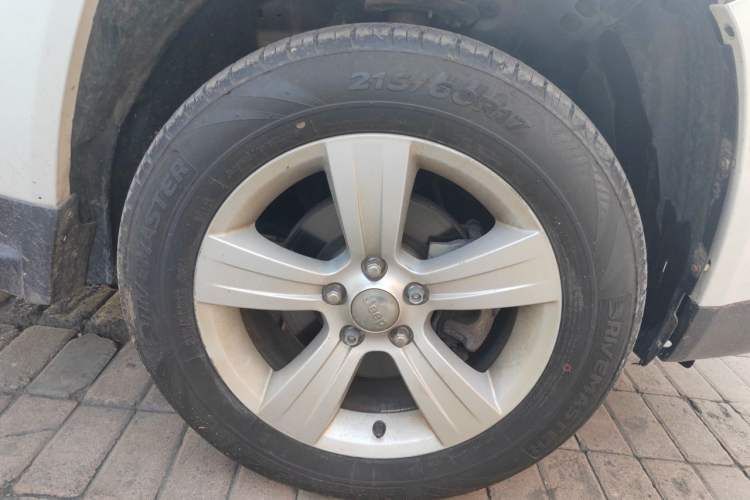 Used Jeep Compass 2013 2.4L four-wheel-drive sport version Right Front Wheel Hub