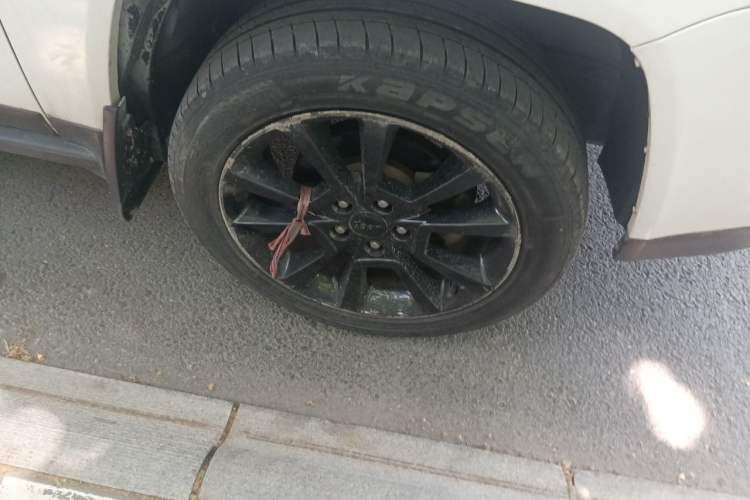 Used Jeep Compass 2013 2.4L Four-wheel Drive Black Edition with Navigation Right Front Wheel Hub