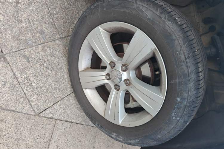 Used Jeep Compass 2013 2.0L two-wheel drive sport version Right Front Wheel Hub