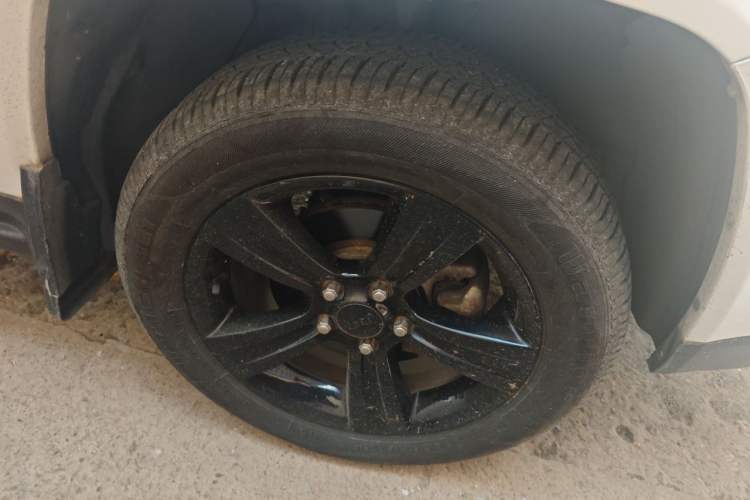 Used Jeep Compass 2013 2.4L four-wheel-drive sport version Right Front Wheel Hub