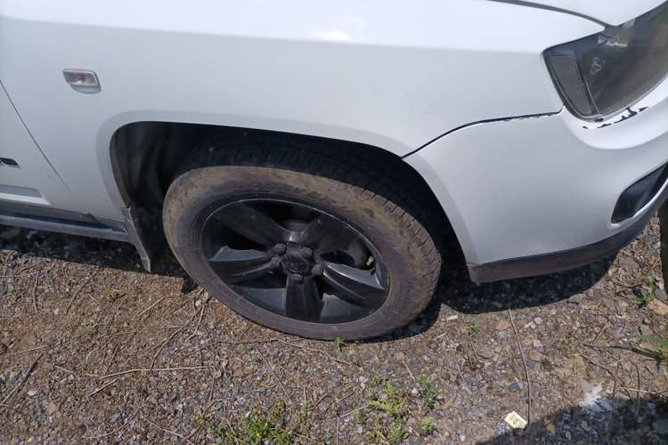 Used Jeep Compass 2013 2.4L four-wheel-drive sport version Right Front Wheel Hub