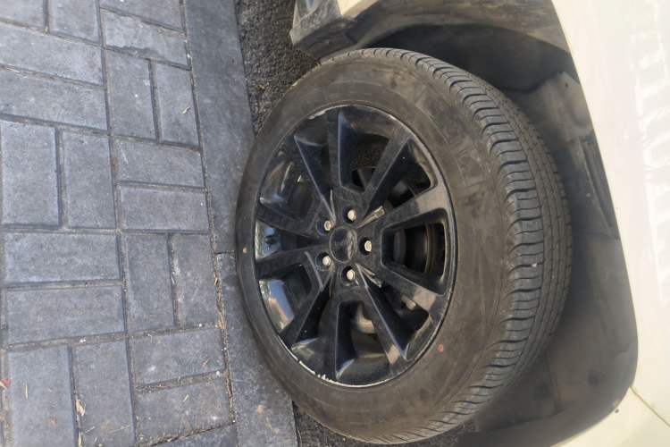 Used Jeep Compass 2013 2.0L Two-Wheel Drive Black Luxury Edition Right Front Wheel Hub