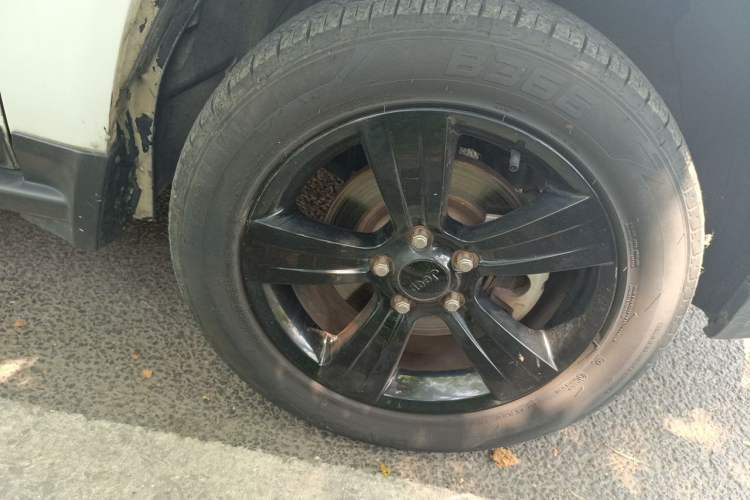 Used Jeep Compass 2013 2.4L four-wheel-drive sport version Right Front Wheel Hub