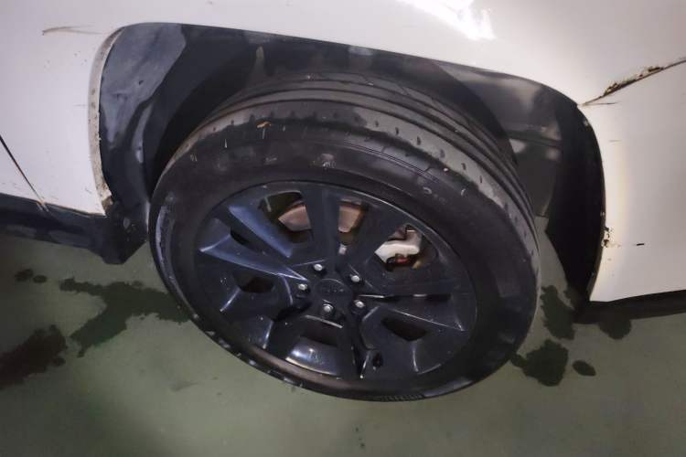 Used Jeep Compass 2013 2.4L Four-wheel Drive Black Edition with Navigation Right Front Wheel Hub