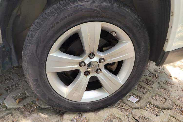 Used Jeep Compass 2013 2.0L two-wheel drive sport version Right Front Wheel Hub