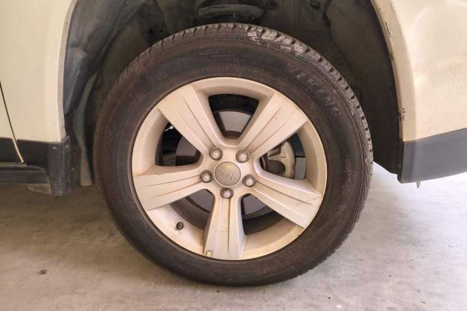 Used Jeep Compass 2013 2.4L four-wheel-drive sport version Right Front Wheel Hub