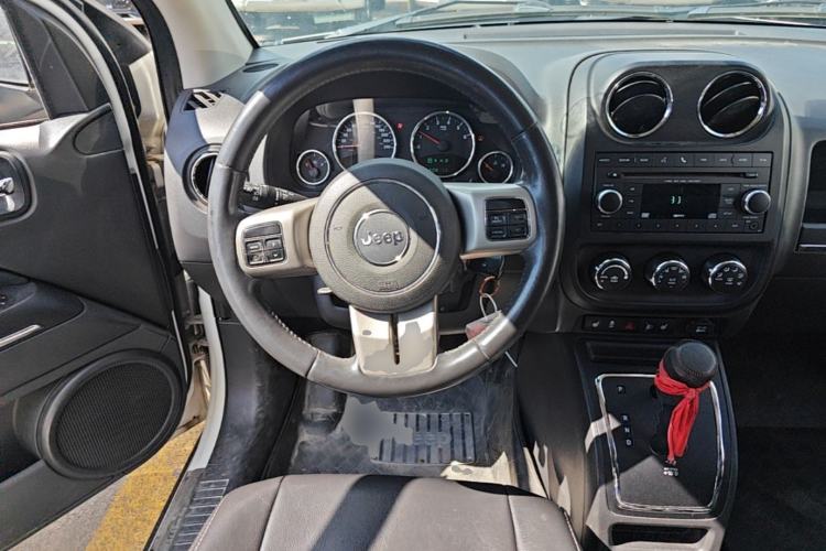 Used Jeep Compass 2013 2.4L four-wheel drive urban version Steering Wheel