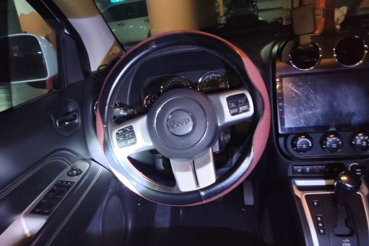 Used Jeep Compass 2013 2.0L two-wheel drive luxury version Steering Wheel