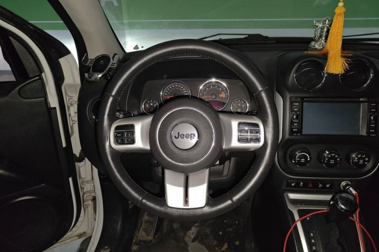 Used Jeep Compass 2013 2.0L two-wheel drive luxury version Steering Wheel