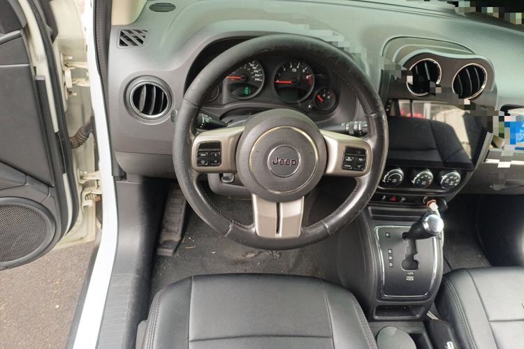 Used Jeep Compass 2013 2.4L four-wheel-drive sport version Steering Wheel