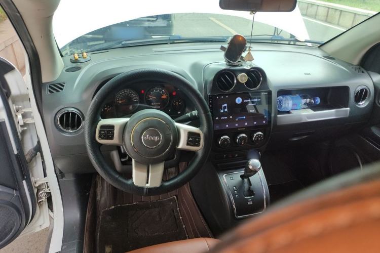Used Jeep Compass 2013 2.4L four-wheel-drive sport version Steering Wheel