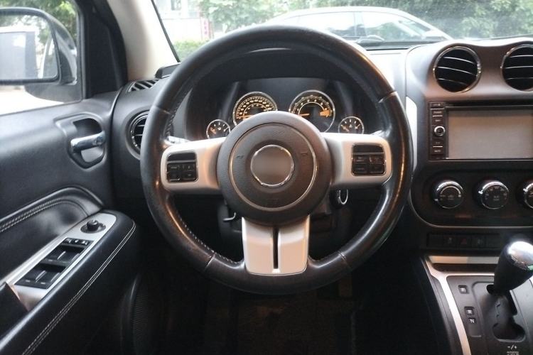 Used Jeep Compass 2013 2.4L four-wheel-drive sport version Steering Wheel