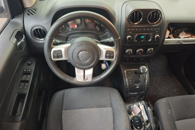 Used Jeep Compass 2013 2.4L four-wheel-drive sport version Steering Wheel