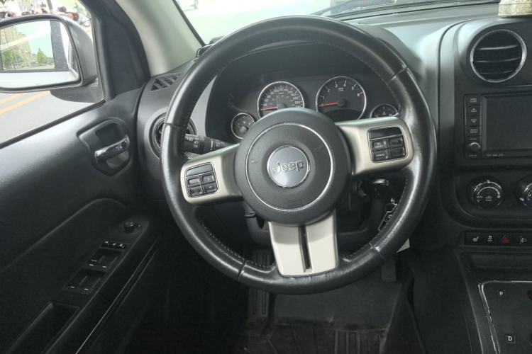 Used Jeep Compass 2013 2.4L Four-wheel Drive Black Edition with Navigation Steering Wheel