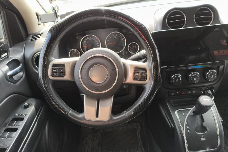 Used Jeep Compass 2013 2.0L two-wheel drive luxury version Steering Wheel