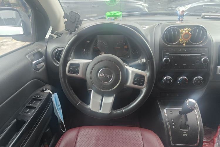 Used Jeep Compass 2013 2.4L four-wheel-drive sport version Steering Wheel
