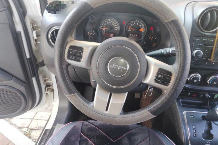 Used Jeep Compass 2013 2.4L four-wheel-drive sport version Steering Wheel
