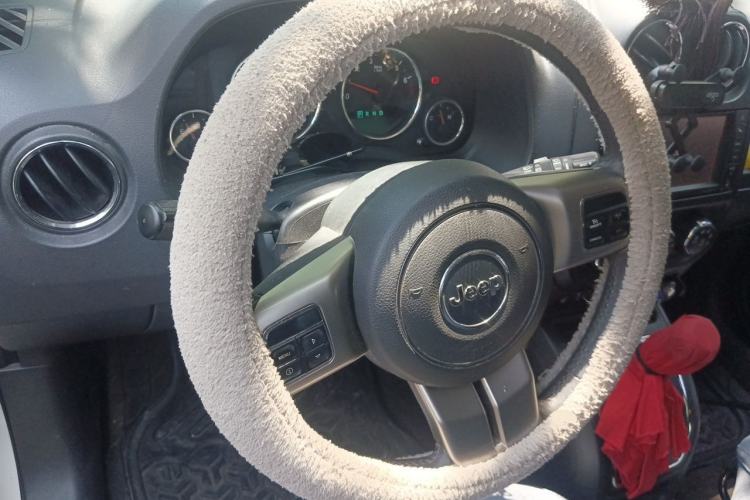 Used Jeep Compass 2013 2.4L Four-wheel Drive Black Edition with Navigation Steering Wheel