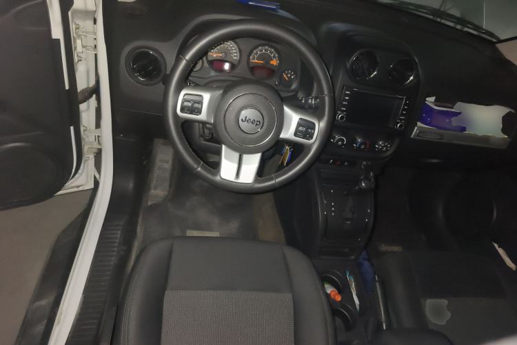 Used Jeep Compass 2013 2.0L two-wheel drive sport version Steering Wheel
