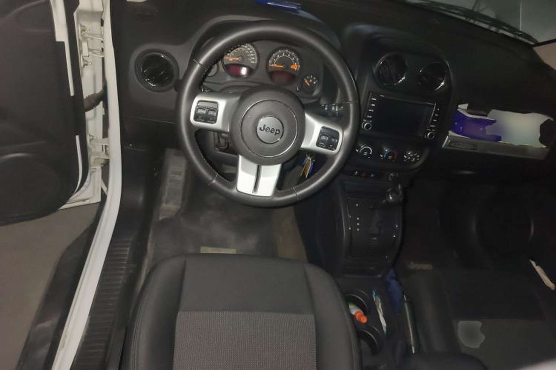 Used Jeep Compass 2013 2.0L two-wheel drive sport version Steering Wheel