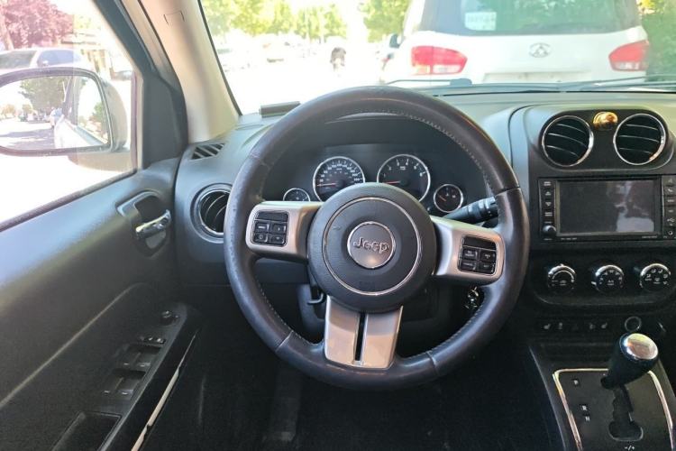 Used Jeep Compass 2013 2.4L Four-wheel Drive Black Edition with Navigation Steering Wheel