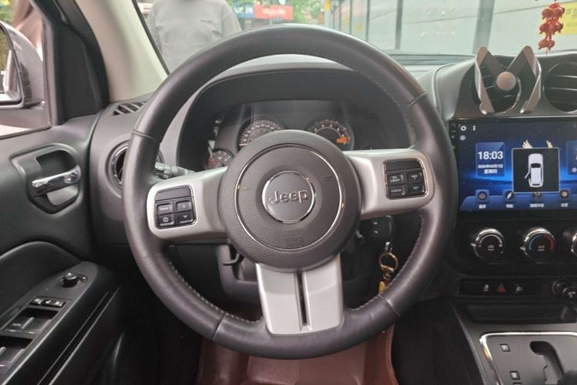 Used Jeep Compass 2013 2.4L four-wheel-drive sport version Steering Wheel