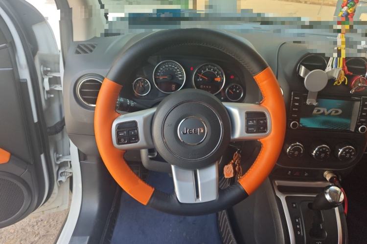 Used Jeep Compass 2013 2.4L four-wheel-drive sport version Steering Wheel