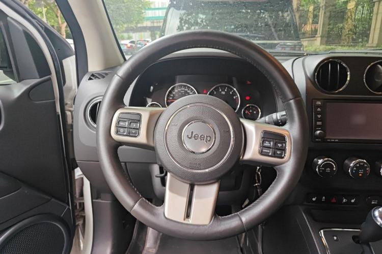 Used Jeep Compass 2013 2.4L Four-wheel Drive Black Edition with Navigation Steering Wheel
