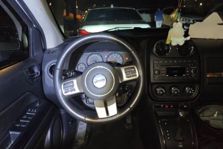 Used Jeep Compass 2013 2.4L four-wheel-drive sport version Steering Wheel