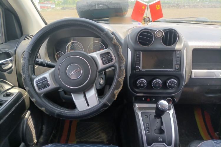 Used Jeep Compass 2013 2.4L four-wheel-drive sport version Steering Wheel