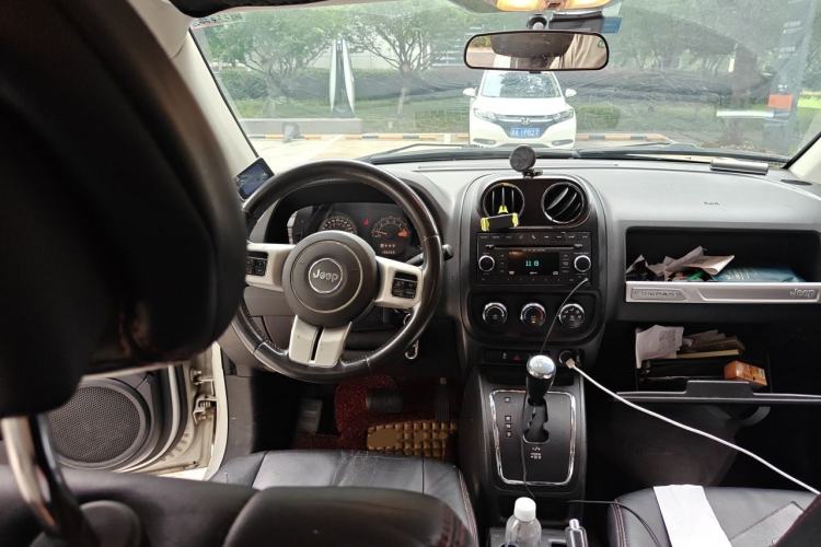 Used Jeep Compass 2013 2.4L four-wheel-drive sport version Steering Wheel